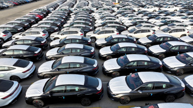 UE îi cere Marii Britanii să crească taxele vamale pentru mașinile din China. Soluția propusă de Bruxelles: uniunea vamală