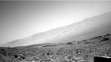Curiosity surprinde meduză misterioasă în fotografie de pe Marte