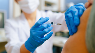 Cine poate primi gratuit vaccinul gripal în 2026. Când recomandă medicii să înceapă imunizarea și de ce contează momentul ales