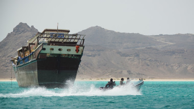 Rebelii Houthi preiau controlul întregii coaste a Yemenului la Marea Roșie și interzic accesul navelor saudite în Bab el-Mandeb