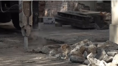 Video Haos în școlile aflate încă în șantier. Mii de elevi învață online, hibrid sau în alte clădiri din orașe. „O super zăpăceală”