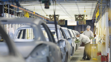 Șeful Dacia avertizează că fabrica din România ar putea suferi din cauza costurilor mari la energie. „Mingea e în terenul Guvernului”