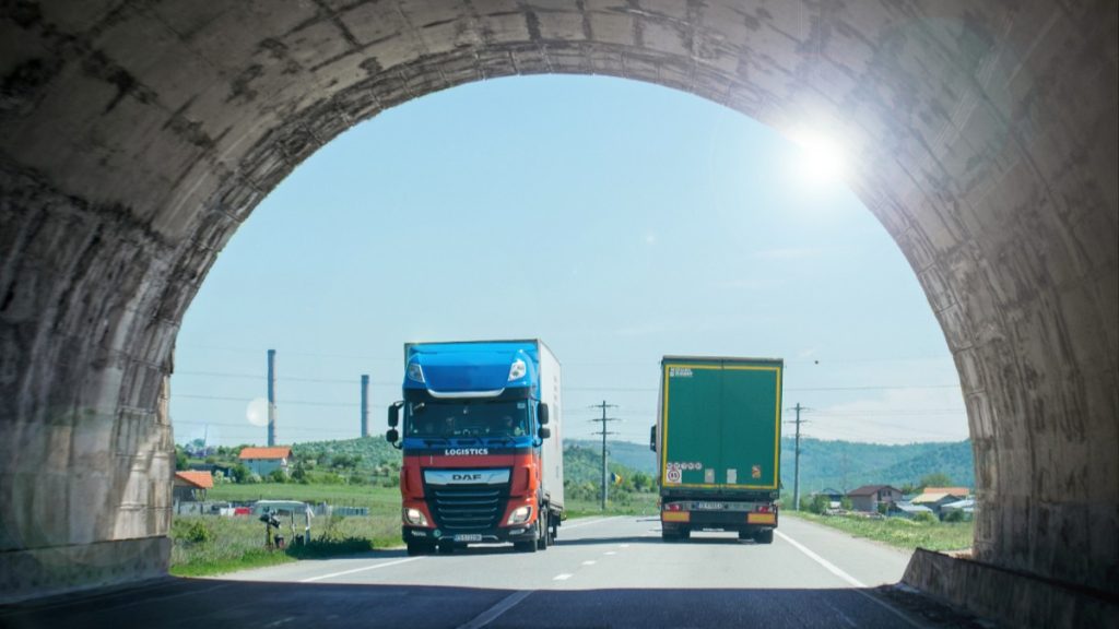 Problema TollRo, nerezolvată: de la 1 octombrie, transportatorii şi distribuitorii de mărfuri pot să fie amendaţi, deși sistemul nu funcționează