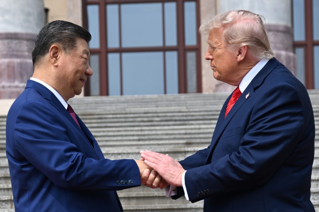 Donald Trump i-a propus lui Xi Jinping ca SUA să vândă arme Chinei, spune ambasadorul american la Beijing
