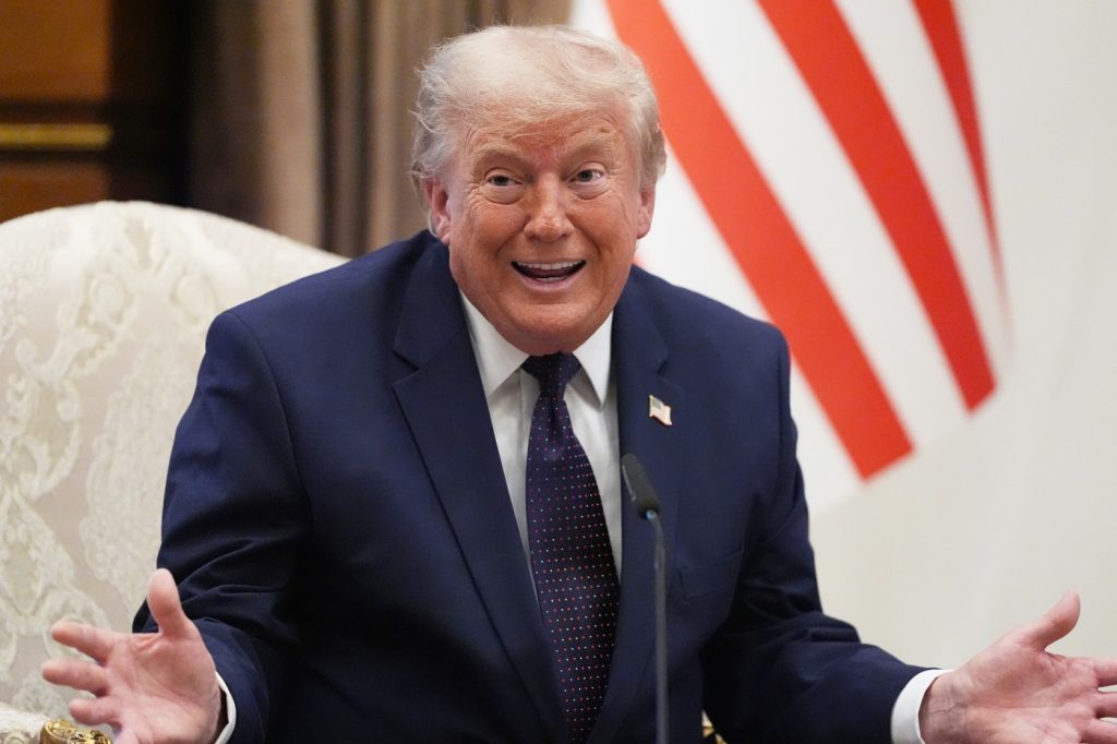 Trump promite americanilor încheierea războiului cu Iranul, dar discută în ședințe despre prelungirea lui până în 2029 (WSJ)