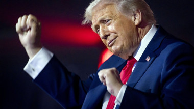 Trump clarifică: Nu port perucă, răspunde zvonurilor