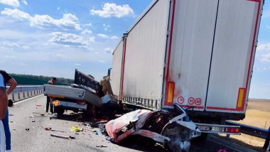 Trei persoane au murit şi două au fost rănite într-un accident grav pe Drumul Expres Craiova – Pitești