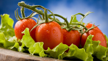 Șampanie mai tare, salată amară și roșii portocalii. Cum schimbă valurile de căldură alimentele
