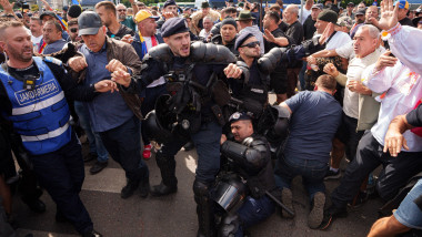 Încă 5 persoane au fost reţinute după protestul de marţi din Piaţa Victoriei, anunță Jandarmeria Capitalei