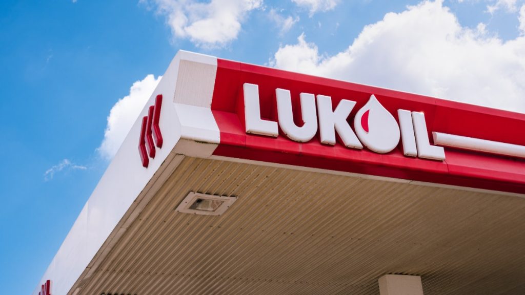 Lukoil, cea mai mare companie petrolieră privată din Rusia, riscă să ajungă din nou în mâinile statului. O singură decizie a SUA i-a spulberat perspectivele