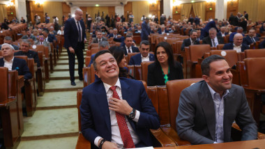 Grindeanu, atac la adresa PNL și USR: „După alegeri, veți încăpea toți într-un lift. Fără să vă înghesuiți”