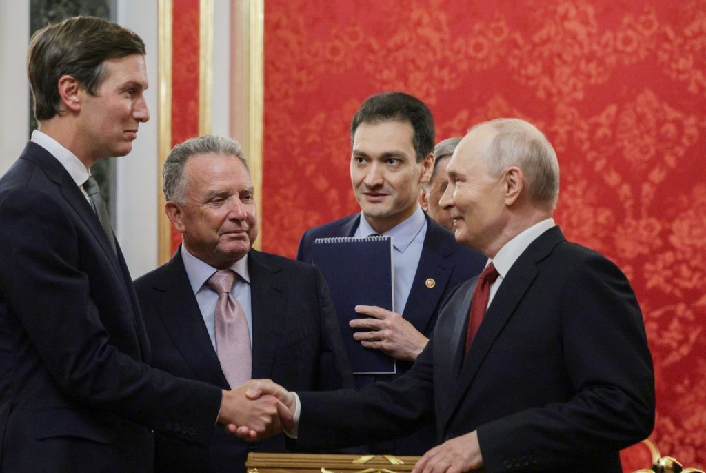 Putin întâmpină Trump la Kremlin; atacuri Moscova-Kiev suspendate 3 zile