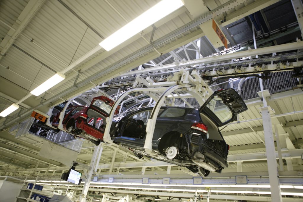 Volkswagen accelerează restructurarea și pierde încă 50.000 de locuri