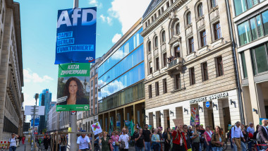 Strategia surprinzătoare a AfD pentru Berlin: cum curtează extrema dreaptă votul imigranților pe care promite să-i deporteze