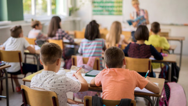 Urmează prima minivacanță din noul an școlar. Când începe și cât durează weekendul prelungit pentru elevi