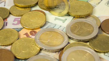 Video: Leu/euro atinge nou nivel istoric, moneda se depreciează
