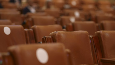 PNL, USR și AUR cer renunțarea la votul online în Parlament și revenirea la prezența fizică