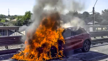 Mașină în foc pe șoseaua București–Giurgiu, video arată ardere totală
