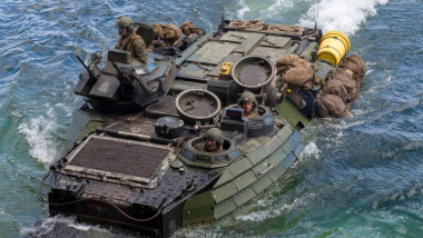 Primele AAV-7 amfibi de asalt intră în Forţelor Navale Române