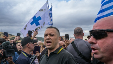 Un fost responsabil al partidului neonazist Zori Aurii din Grecia a ieşit din închisoare şi şi-a anunţat revenirea în politică