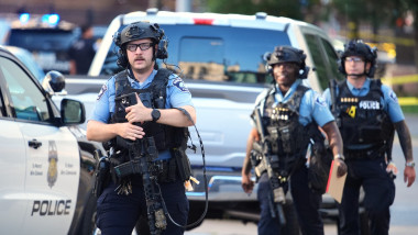 Atac armat în SUA: două persoane au fost ucise şi alte câteva, inclusiv trei poliţişti, au fost rănite în Minneapolis