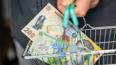 Câți români se așteaptă ca prețurile să crească în următoarele șase luni (sondaj INSCOP)