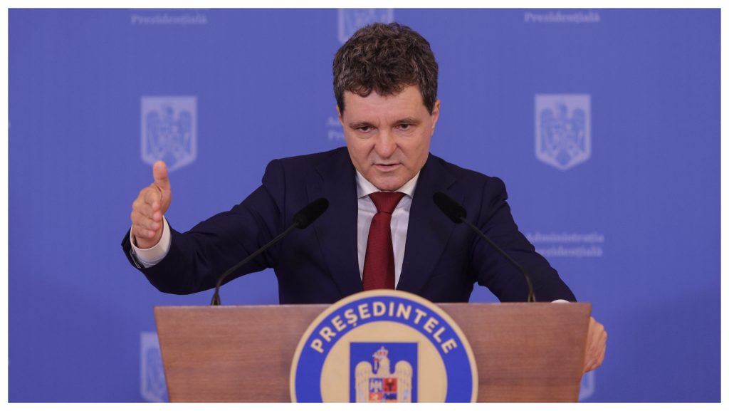 Aleșii locali care ocupă funcții la stat scapă de incompatibilitate. Nicușor Dan a promulgat legea