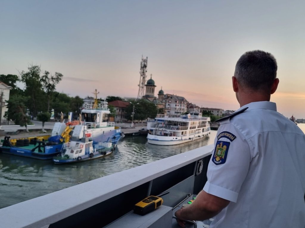 Traficul pe canalul Sulina s-a dublat în ultima lună față de aceeași perioadă a anului trecut / ”În radă, media zilnică este de aproximativ 100 de nave”