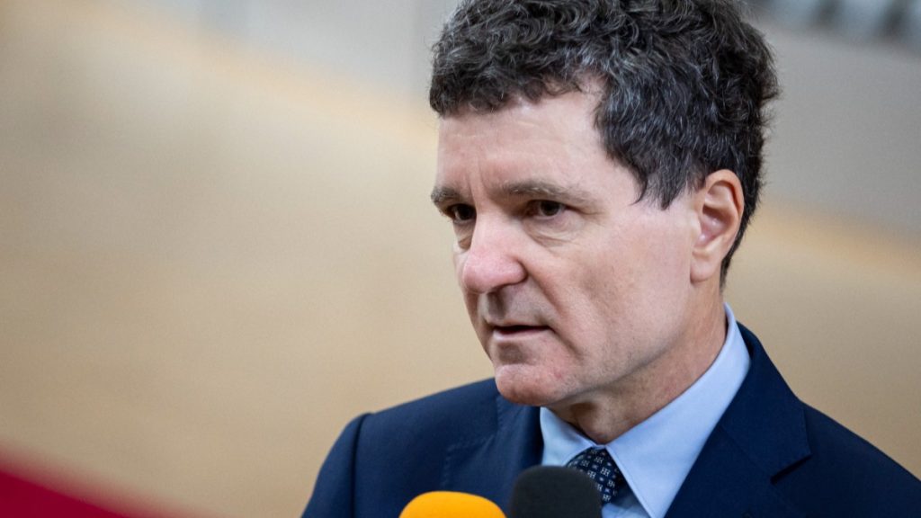 Nicușor Dan: Criza trebuie să se încheie dacă guvernul Mureșan cade