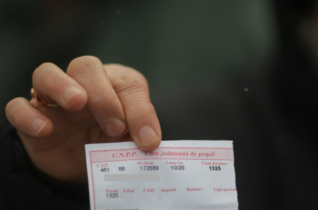 Talonul pensie va avea cod QR sau bare scutiri transport pensionari