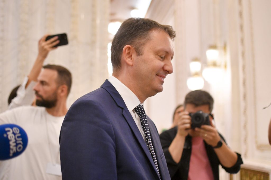 Siegfried Mureșan spune că nu vrea să-i ia locul lui Bolojan la șefia partidului / Dacă Mureșan ajunge premier, Bolojan rămâne cu mandatul simplu de senator