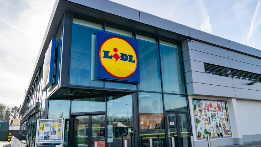 Lidl transformă toate magazinele dintr-o țară europeană după 20 de ani