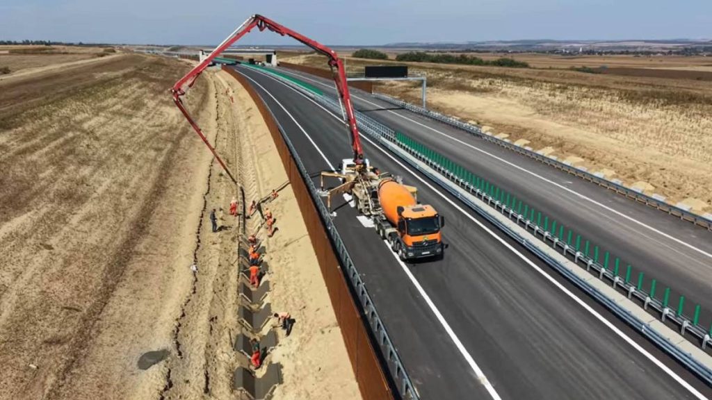 Dorinel Umbrărescu, mobilizare-record pe Autostrada A7: 5.500 de muncitori și peste 500 de utilaje lucrează pentru a deschide 50 km între Bacău și Pașcani
