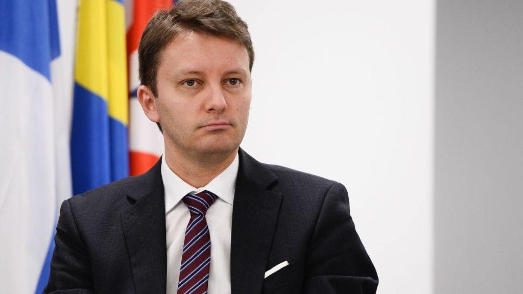 Siegfried, vrei? Da, accept. Cota ridicolului a atins nivel apocaliptic