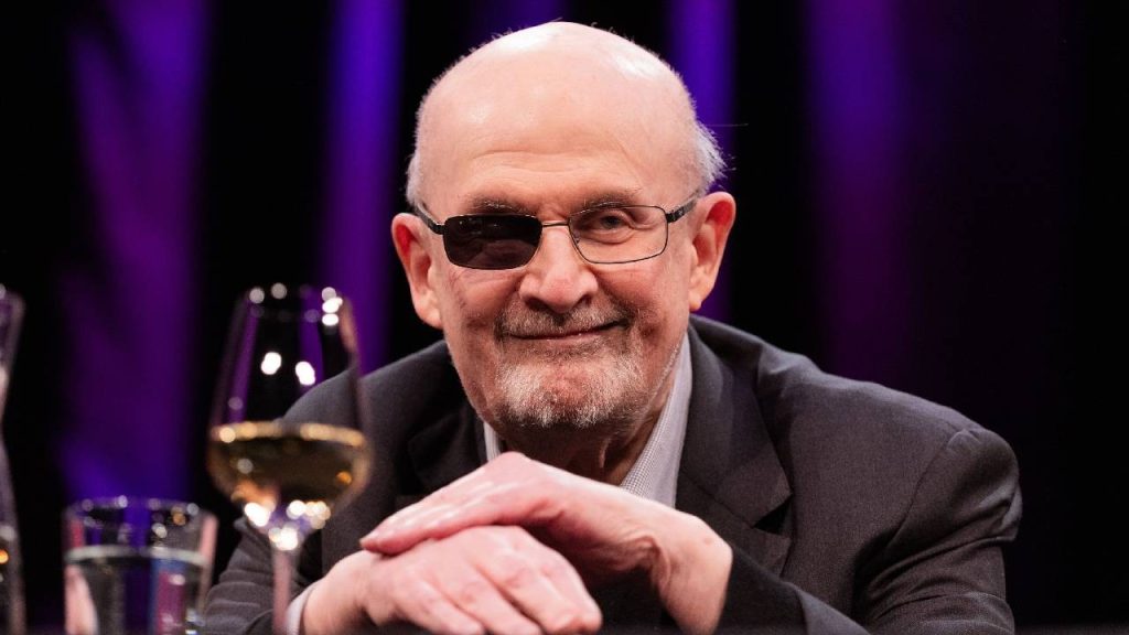 Salman Rushdie: Trump e ‘un mincinos genial’, dar adorația estompează