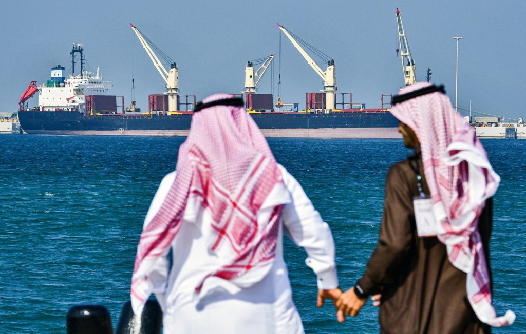„Pur și simplu nu știm”. JP Morgan se confruntă cu dificultăți în a anticipa prețurile petrolului pe fondul războiului SUA-Iran
