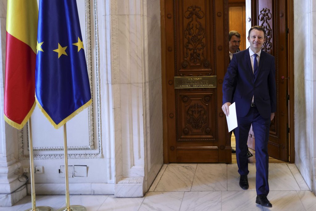 Câciu îl acuză pe Mureșan că a făcut programul de guvernare cu AI. Premierul desemnat: „Ideile sunt elaborate cu inteligenţa umană”