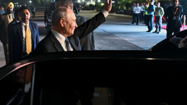 Video VIDEO Vladimir Putin a ajuns în India pentru summitul BRICS. Războaiele din Iran și Ucraina vor fi în centrul discuțiilor cu Xi și Modi