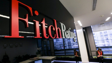 Fitch avertizează: România riscă junk dacă criza politică se prelungă