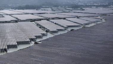 Moment istoric în China: capacitatea solară a depășit-o pentru prima dată pe cea a centralelor pe cărbune