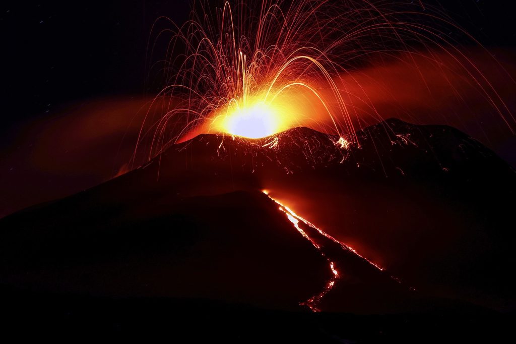 Alertă roșie Sicilia: Catania închis până duminică din erupție Etna