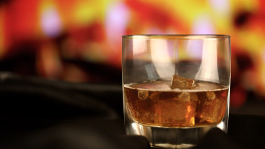 Ciuperca „bețivă” care înnegrește totul în jurul distileriilor de whisky din Irlanda: misterioasa Baudonia, investigată de cercetători