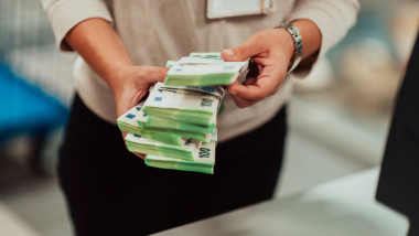 Escrocherie cu AI: Cum au fost transferate 95 de milioane de euro din conturile celei mai mare bănci din Italia