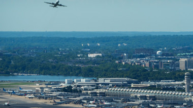 Dronă neautorizată, deasupra pistei Aeroportului Național Ronald Reagan din Washington: zborurile au fost oprite