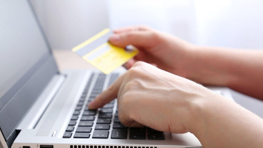 Victima fraudei online: profil și ce-au descoperit autoritățile