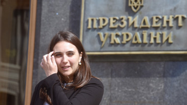 Iulia Mendel, fostă purtătoare de cuvânt a lui Zelenski, o voce critică la adresa liderului de la Kiev, împiedicată să vorbească în PE