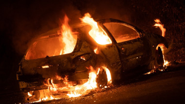 Preot din Bihor, acuzat că a regizat incendierea unei mașini pentru a demonstra că este „persecutat”. Era în conflict cu Episcopia