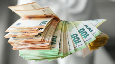 Țara vecină a României vrea să taxeze mai strict marile averi