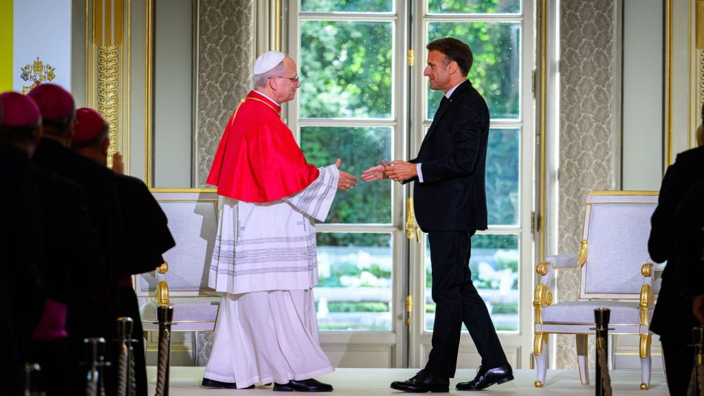 Emmanuel Macron l-a primit pe Papa Leon al XIV-lea și a cerut crearea unei organizații internaționale pentru reglementarea AI: „Va distruge munca, creația, legăturile sociale”