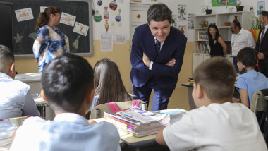 Doi elevi îi spun lui Nicușor Dan: doresc să devină președinți – reacție